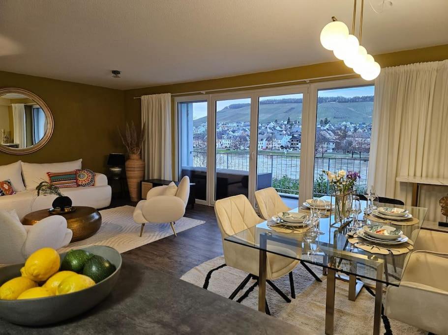 Deluxe 3-rooms River View,