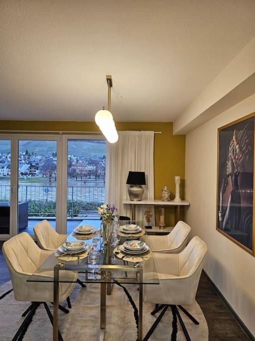 Apartment Deluxe 3-rooms River View,